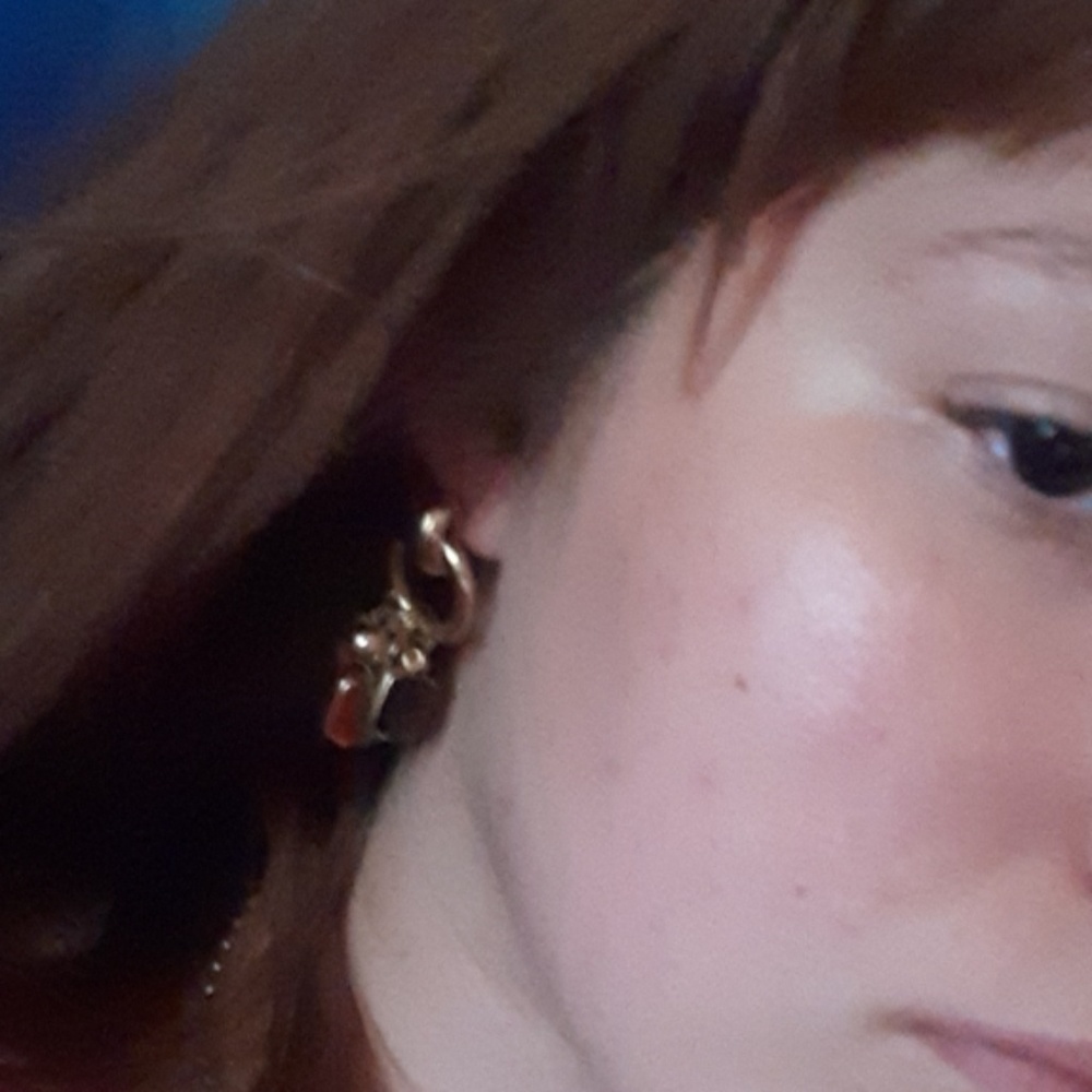 Earings - Picture 2 of 2